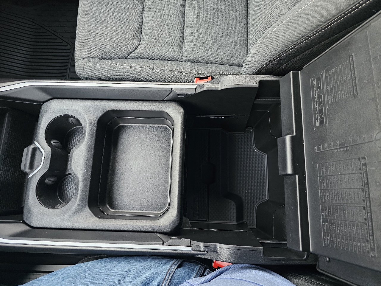 RAM 1500 Big Horn 4x4 Crew Cab 5'7" Box 2022