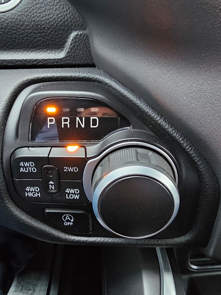 RAM 1500 Big Horn 4x4 Crew Cab 5'7" Box 2022