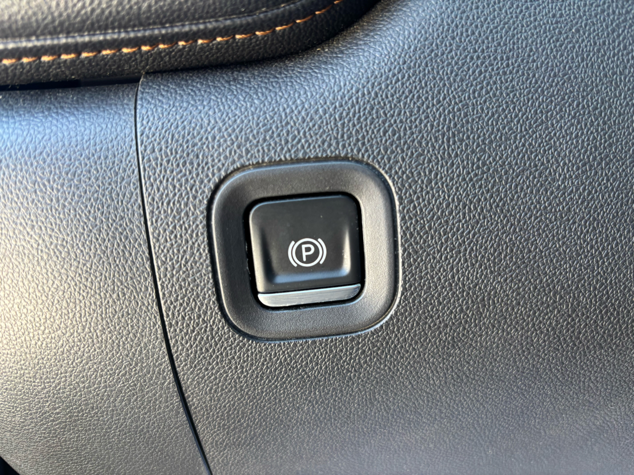 GMC Sierra 1500 4WD Crew Cab 147" AT4 2020