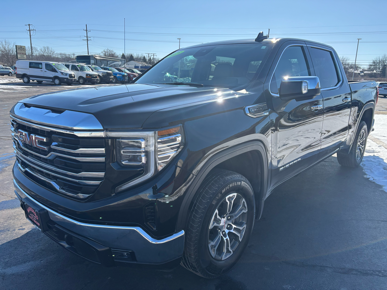 GMC Sierra 1500 4WD Crew Cab 147" SLT 2025