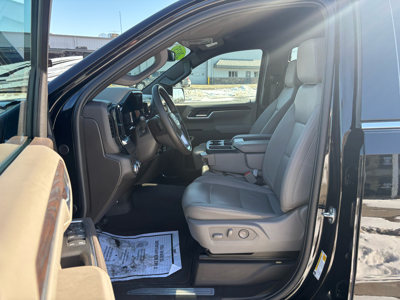 GMC Sierra 1500 4WD Crew Cab 147" SLT 2025