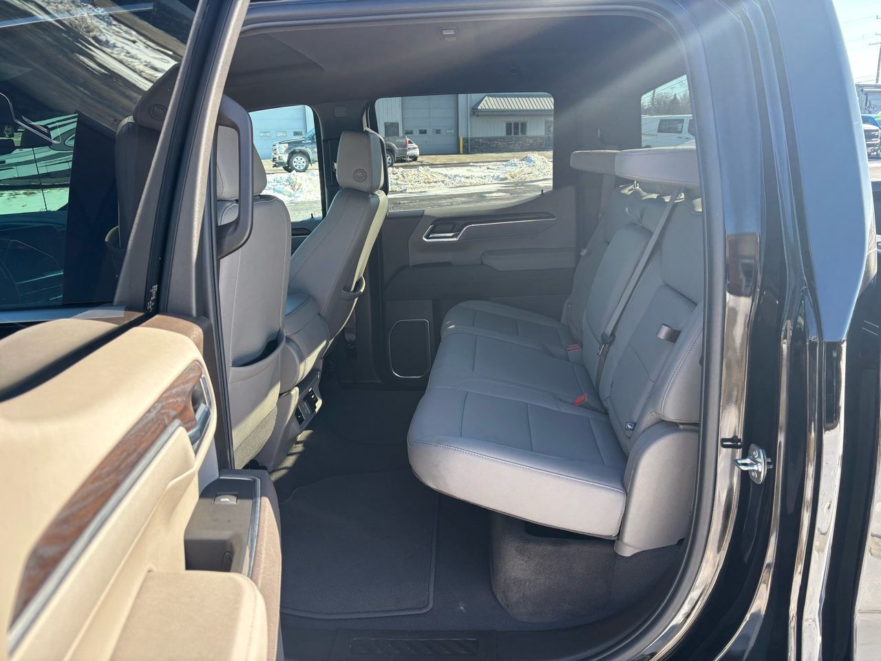 GMC Sierra 1500 4WD Crew Cab 147" SLT 2025