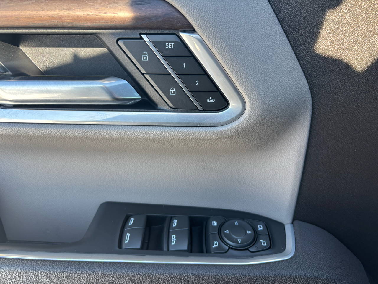 GMC Sierra 1500 4WD Crew Cab 147" SLT 2025