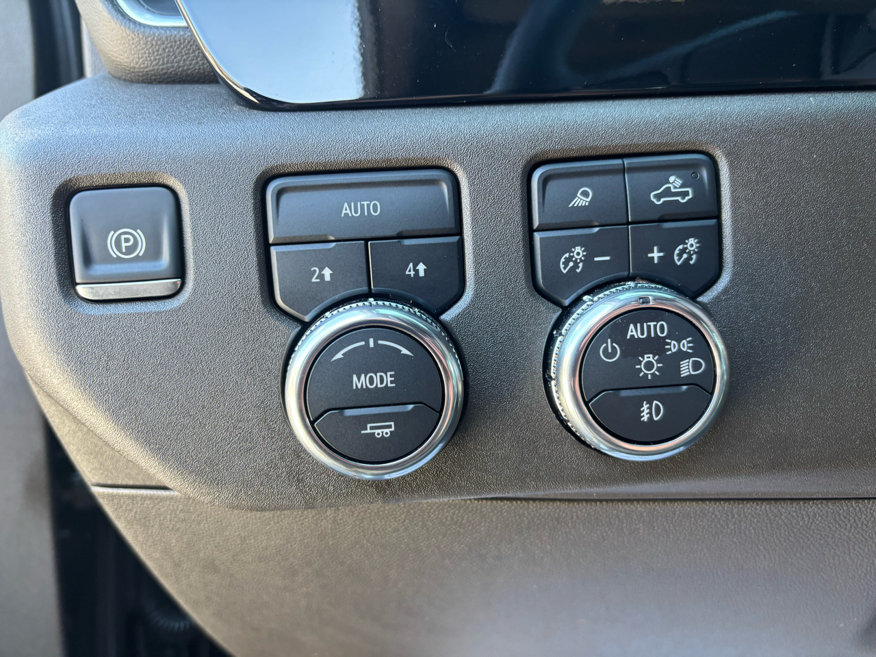 GMC Sierra 1500 4WD Crew Cab 147" SLT 2025