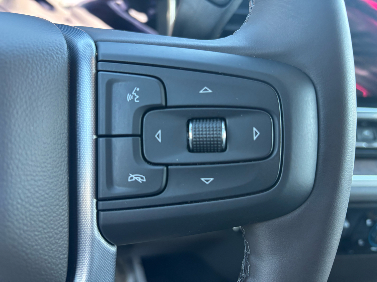 GMC Sierra 1500 4WD Crew Cab 147" SLT 2025