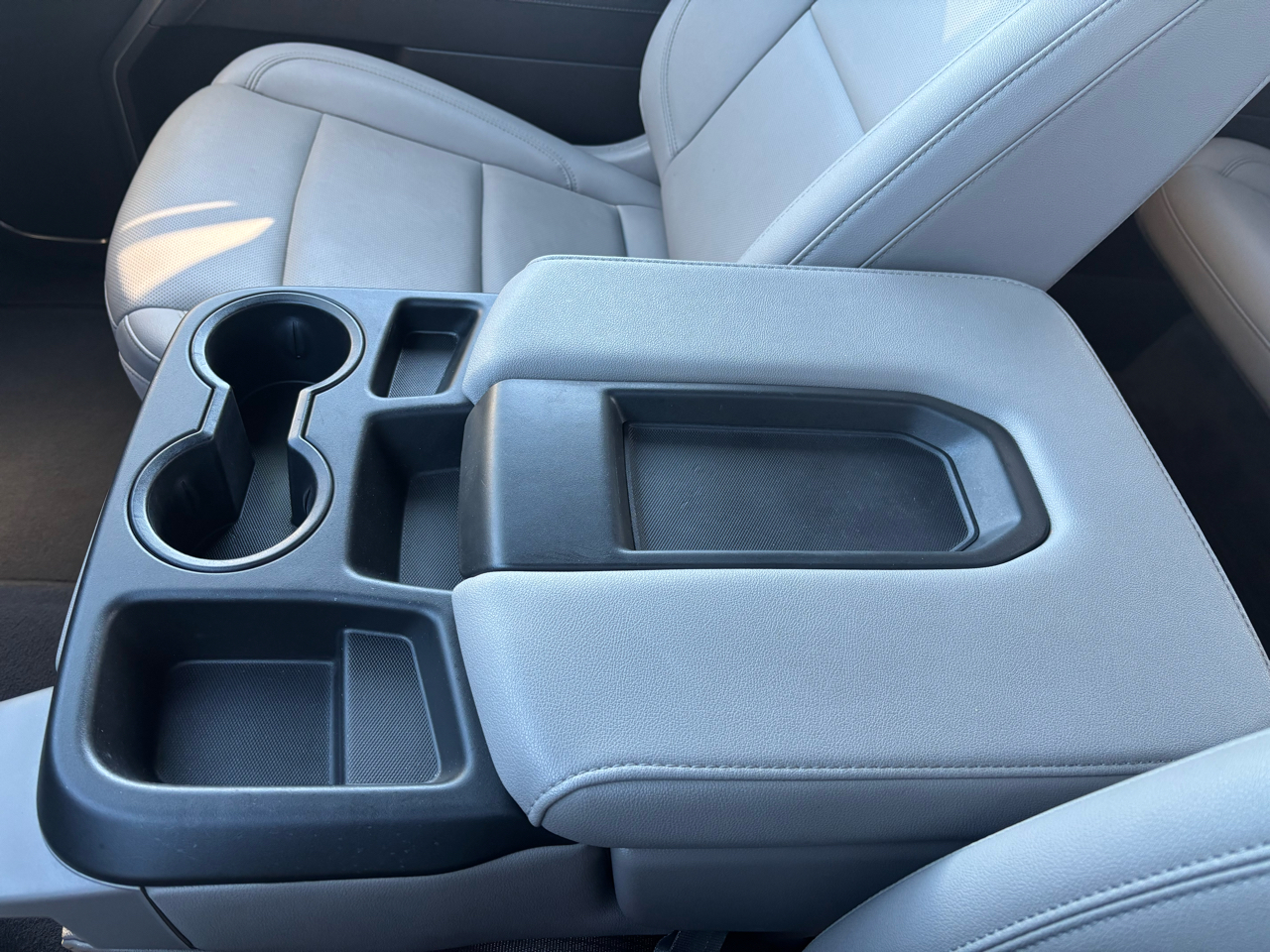 GMC Sierra 1500 4WD Crew Cab 147" SLT 2025