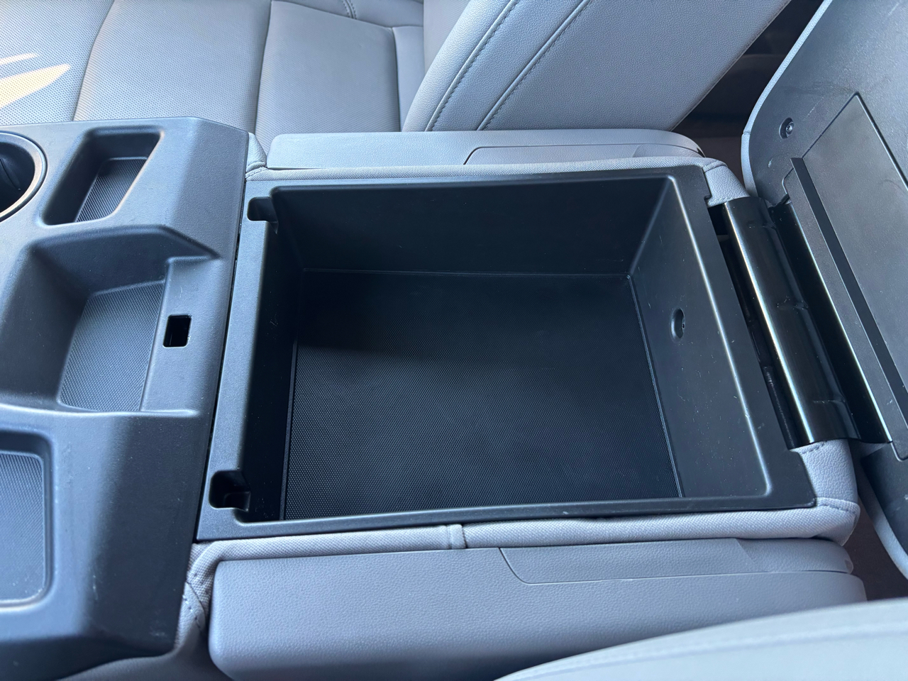 GMC Sierra 1500 4WD Crew Cab 147" SLT 2025