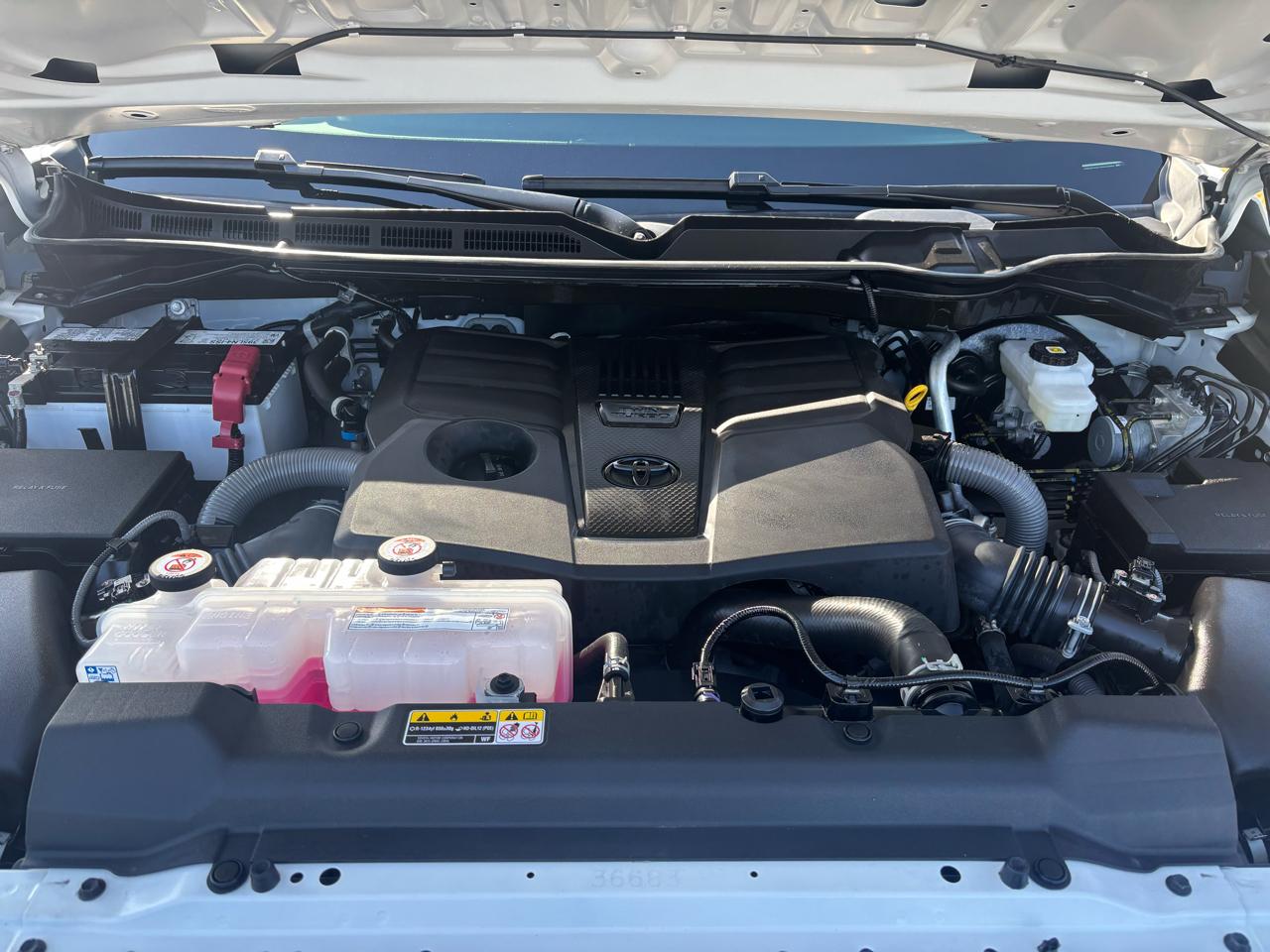 Toyota Tundra 4WD SR CrewMax 5.5' Bed (Natl) 2024