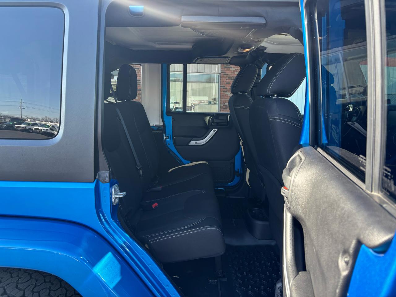 Jeep Wrangler Unlimited 4WD 4dr Sahara 2016