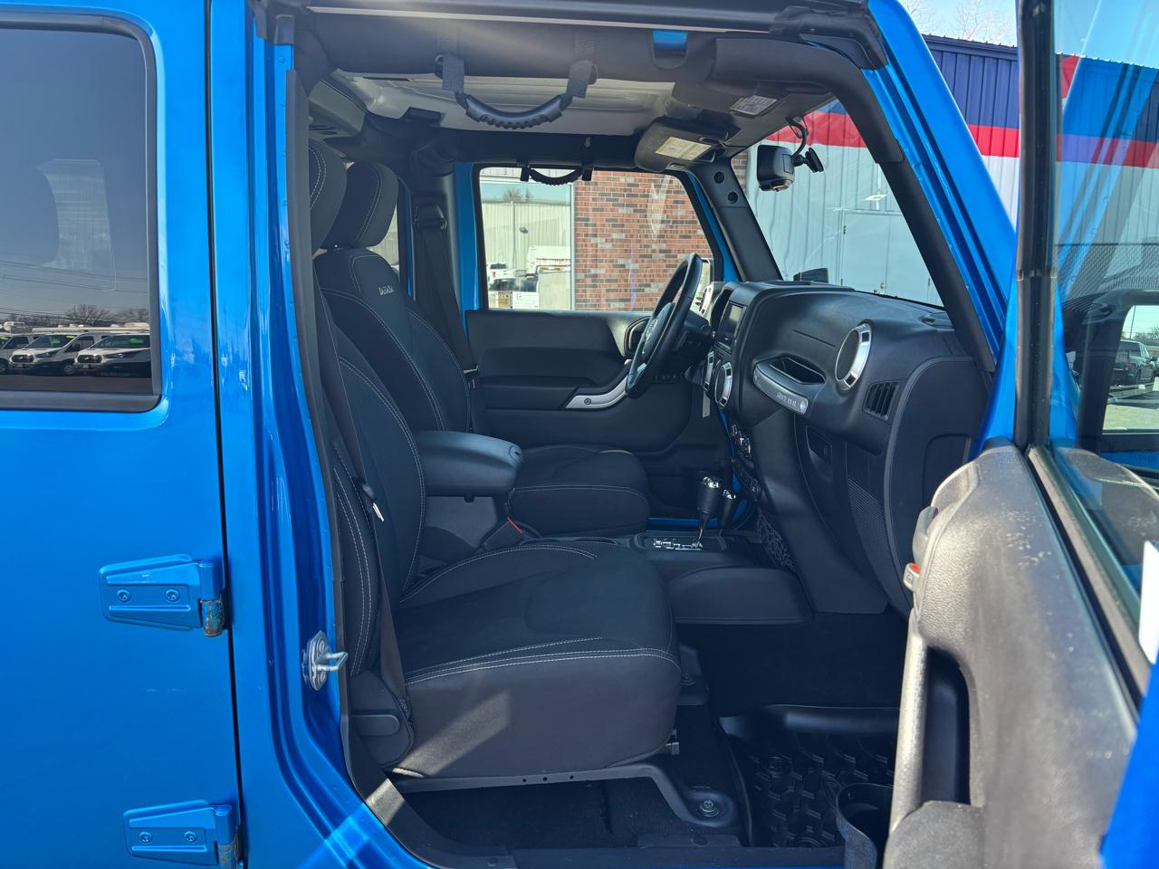 Jeep Wrangler Unlimited 4WD 4dr Sahara 2016