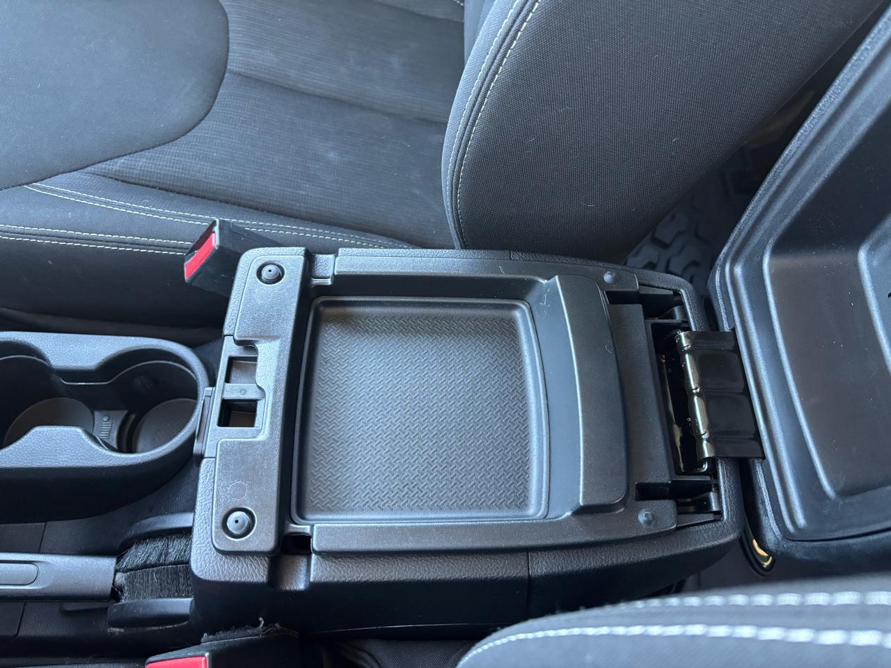 Jeep Wrangler Unlimited 4WD 4dr Sahara 2016