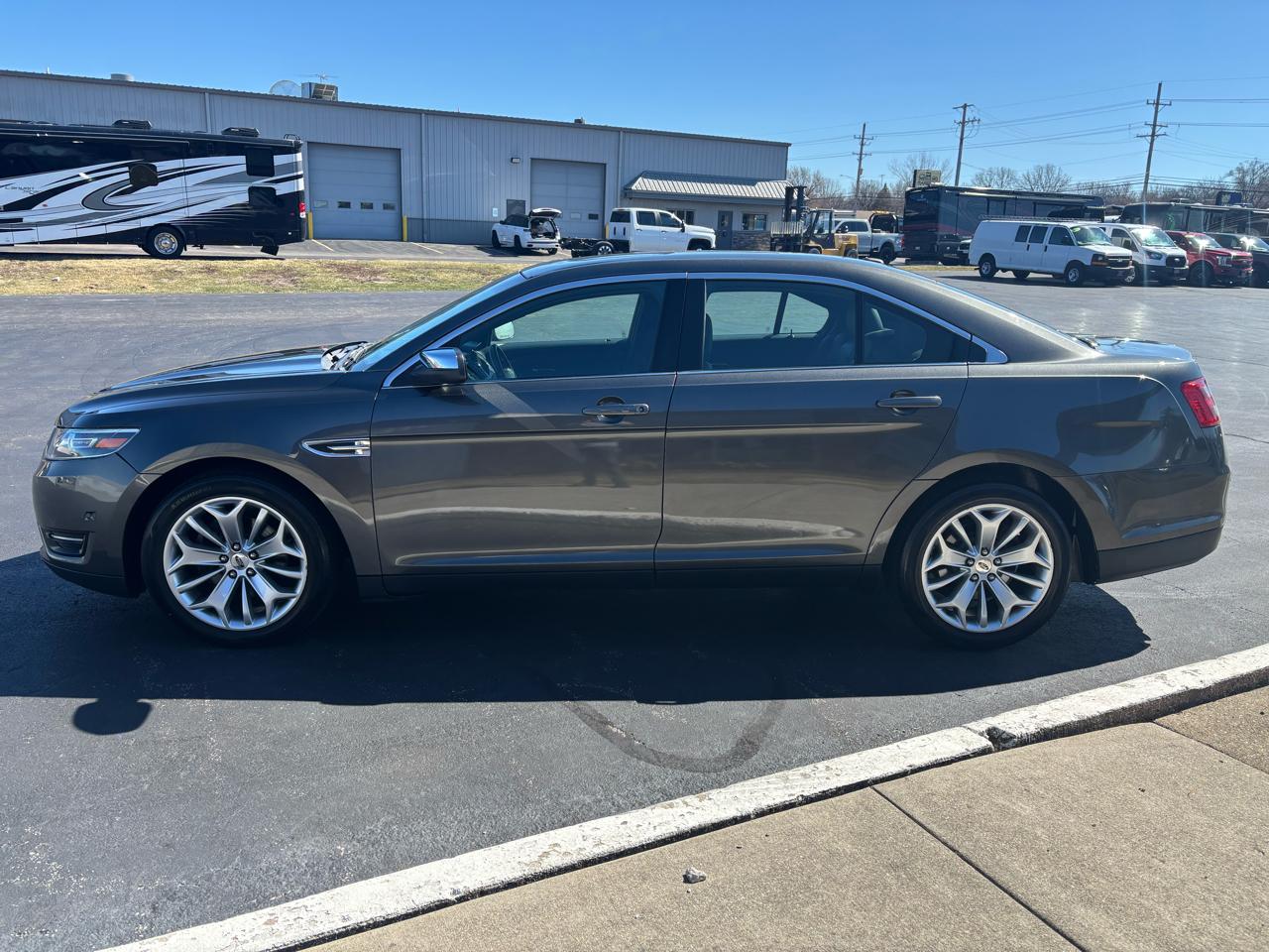 Ford Taurus Limited AWD 2018