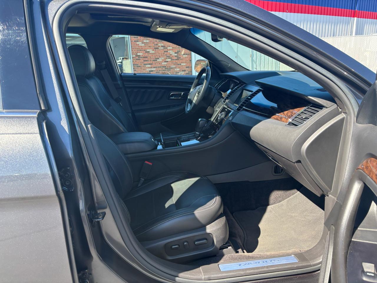 Ford Taurus Limited AWD 2018