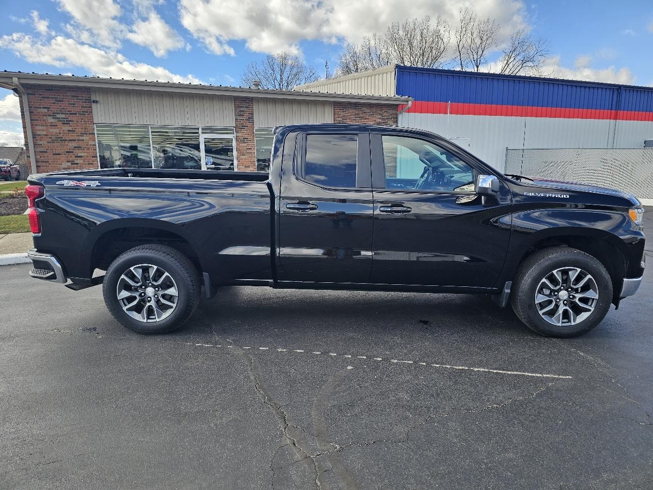 Chevrolet Silverado 1500 4WD Double Cab 147" LT w/2FL 2024