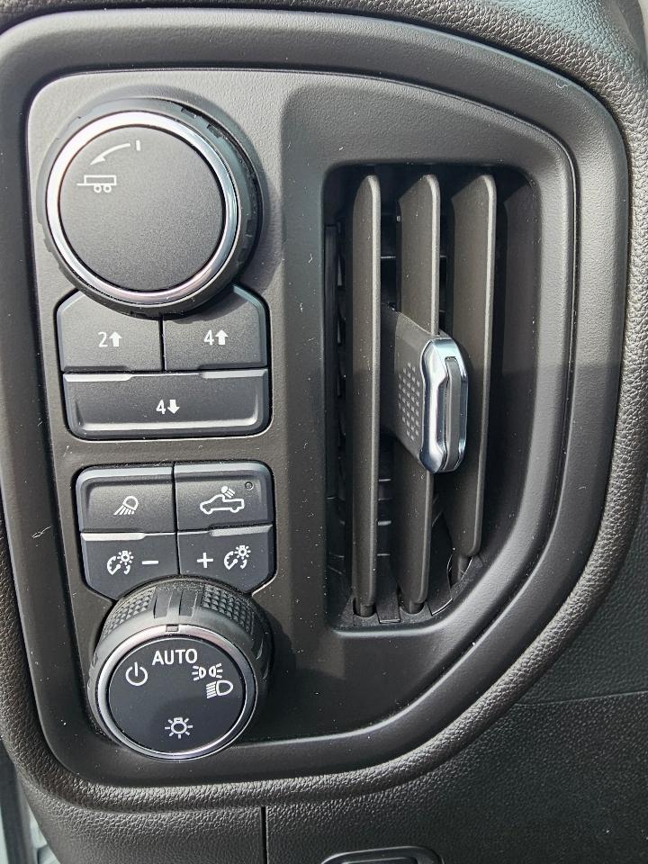 Chevrolet Silverado 2500HD 4WD Reg Cab 142" Work Truck 2025