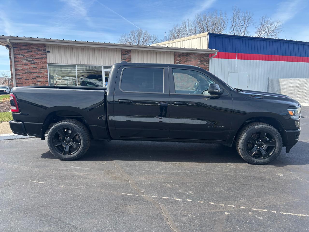 RAM 1500 Big Horn 4x4 Crew Cab 5'7" Box 2023