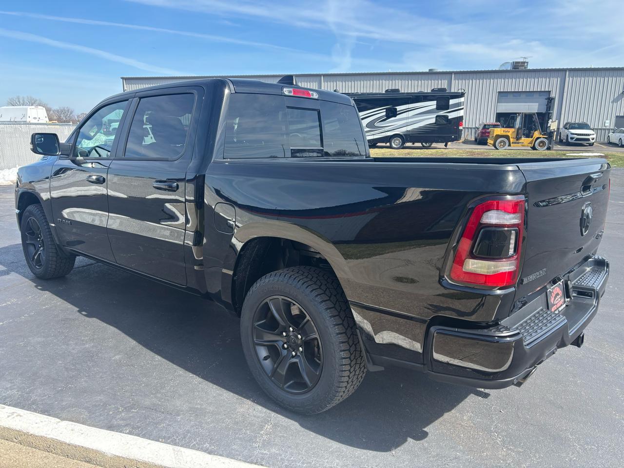 RAM 1500 Big Horn 4x4 Crew Cab 5'7" Box 2023