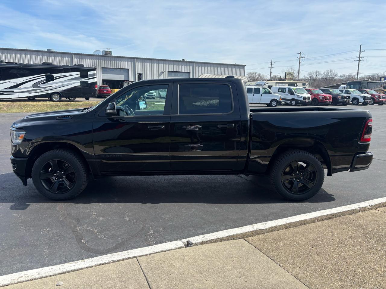 RAM 1500 Big Horn 4x4 Crew Cab 5'7" Box 2023