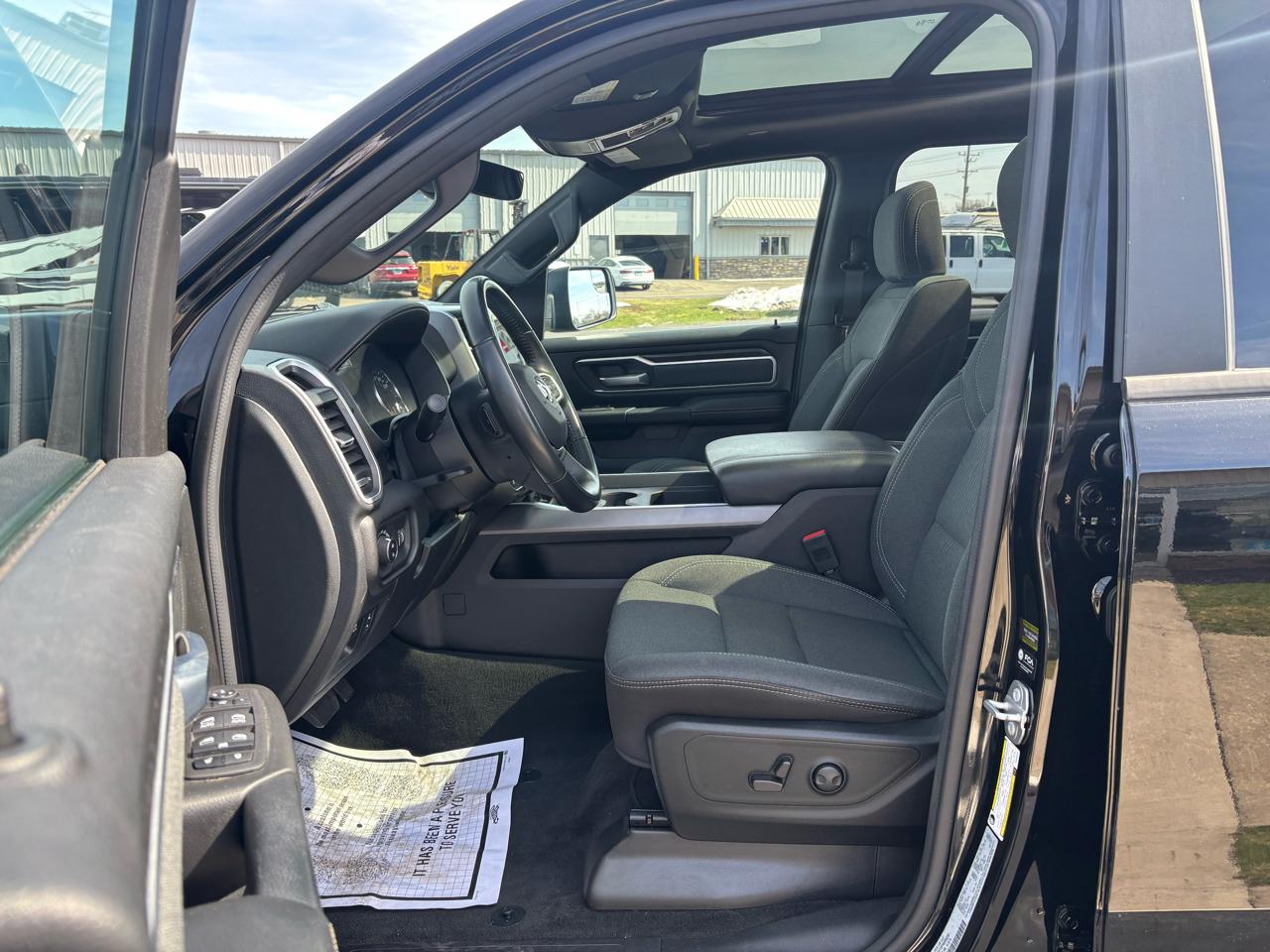 RAM 1500 Big Horn 4x4 Crew Cab 5'7" Box 2023