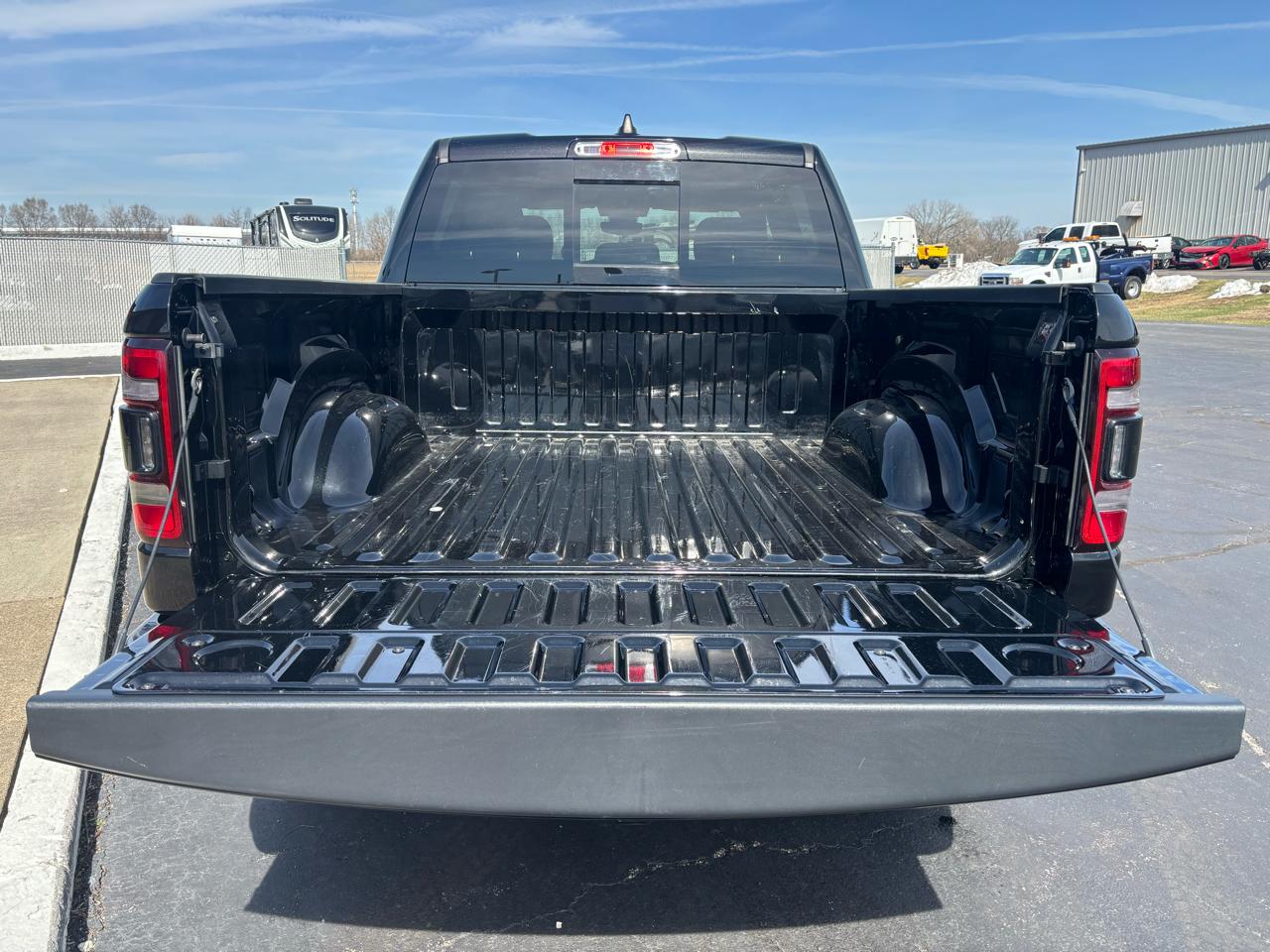 RAM 1500 Big Horn 4x4 Crew Cab 5'7" Box 2023