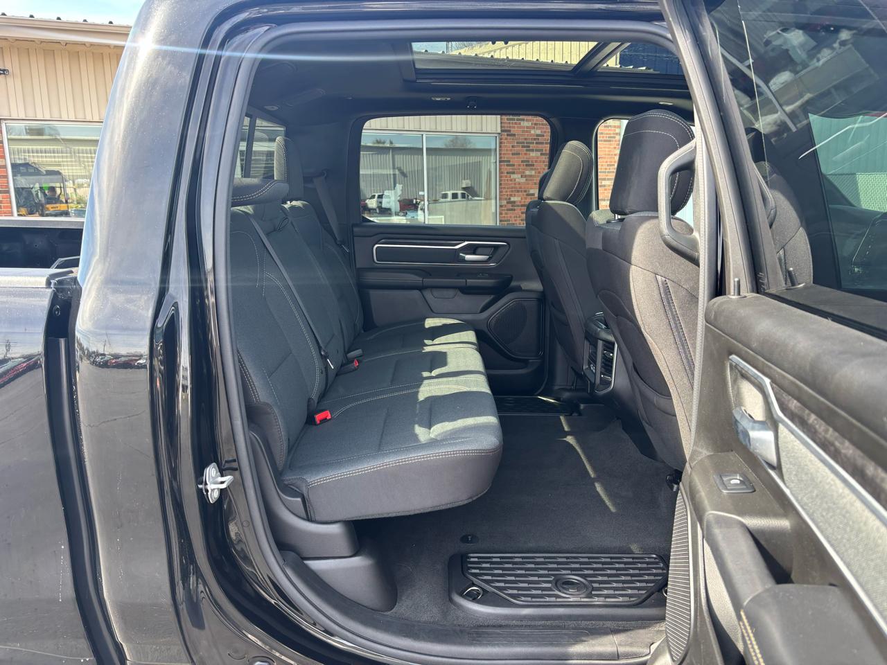 RAM 1500 Big Horn 4x4 Crew Cab 5'7" Box 2023