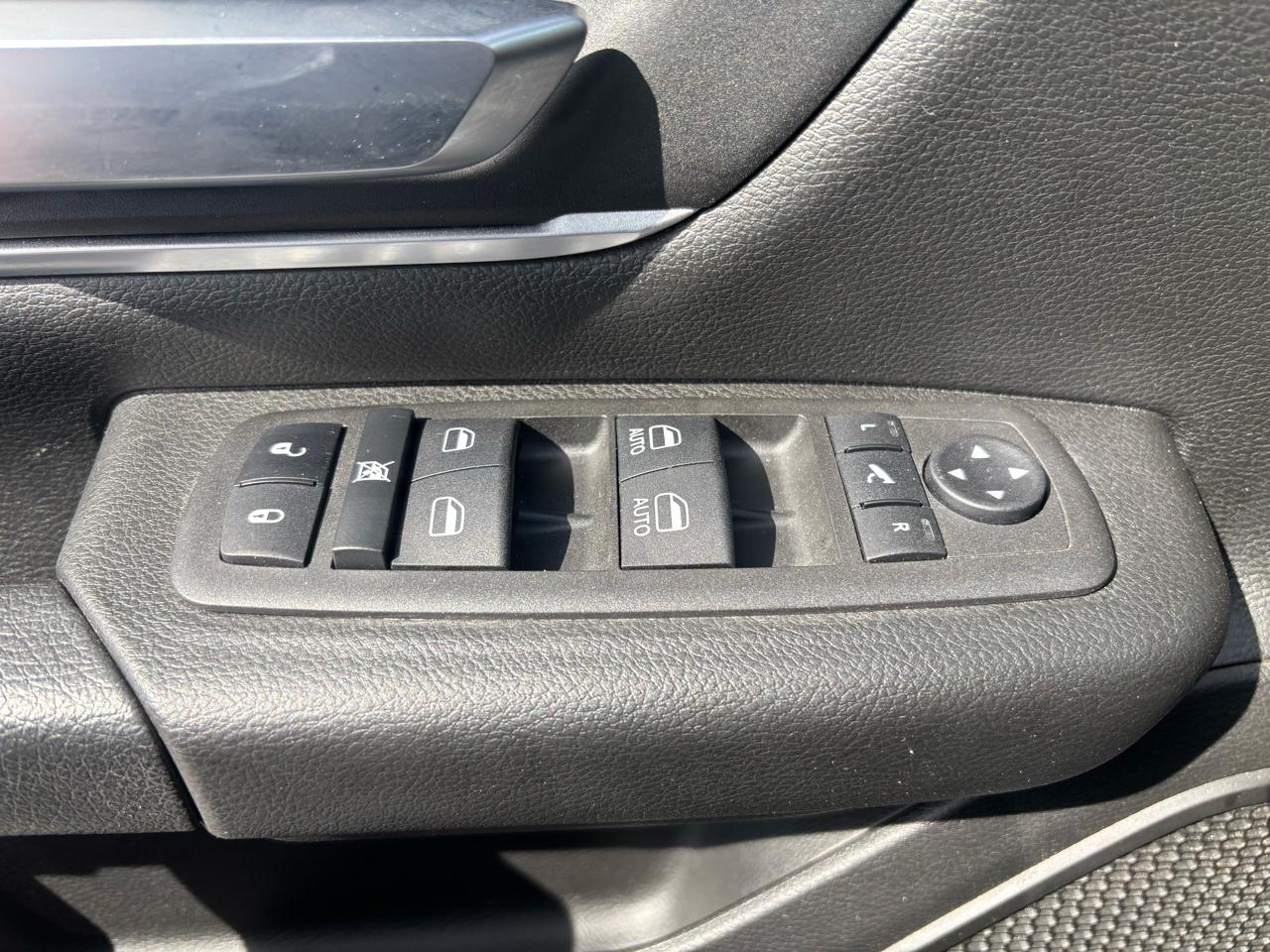 RAM 1500 Big Horn 4x4 Crew Cab 5'7" Box 2023