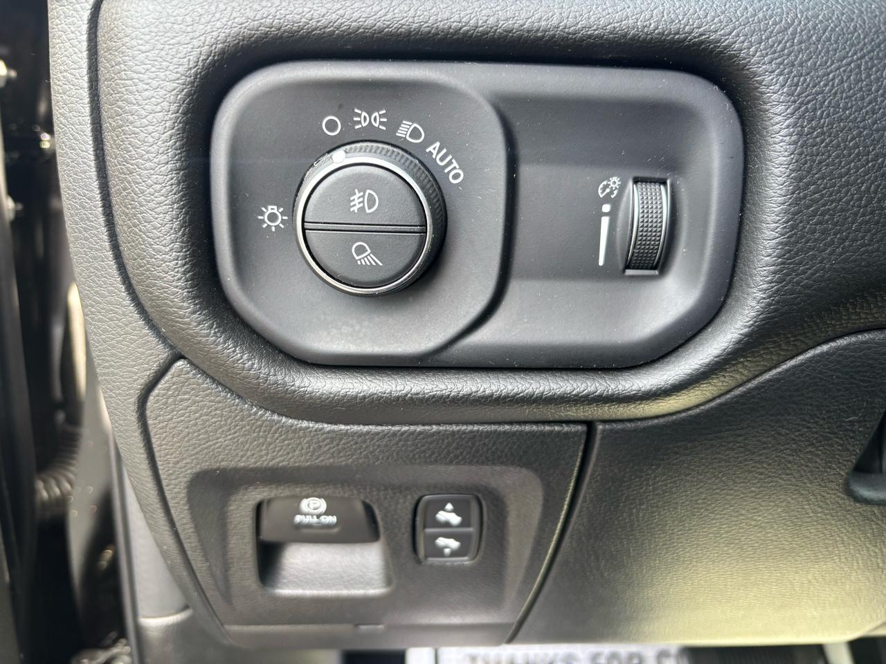 RAM 1500 Big Horn 4x4 Crew Cab 5'7" Box 2023