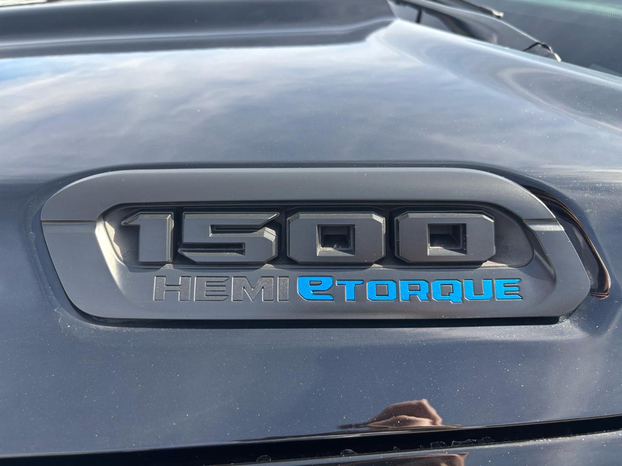 RAM 1500 Big Horn 4x4 Crew Cab 5'7" Box 2023