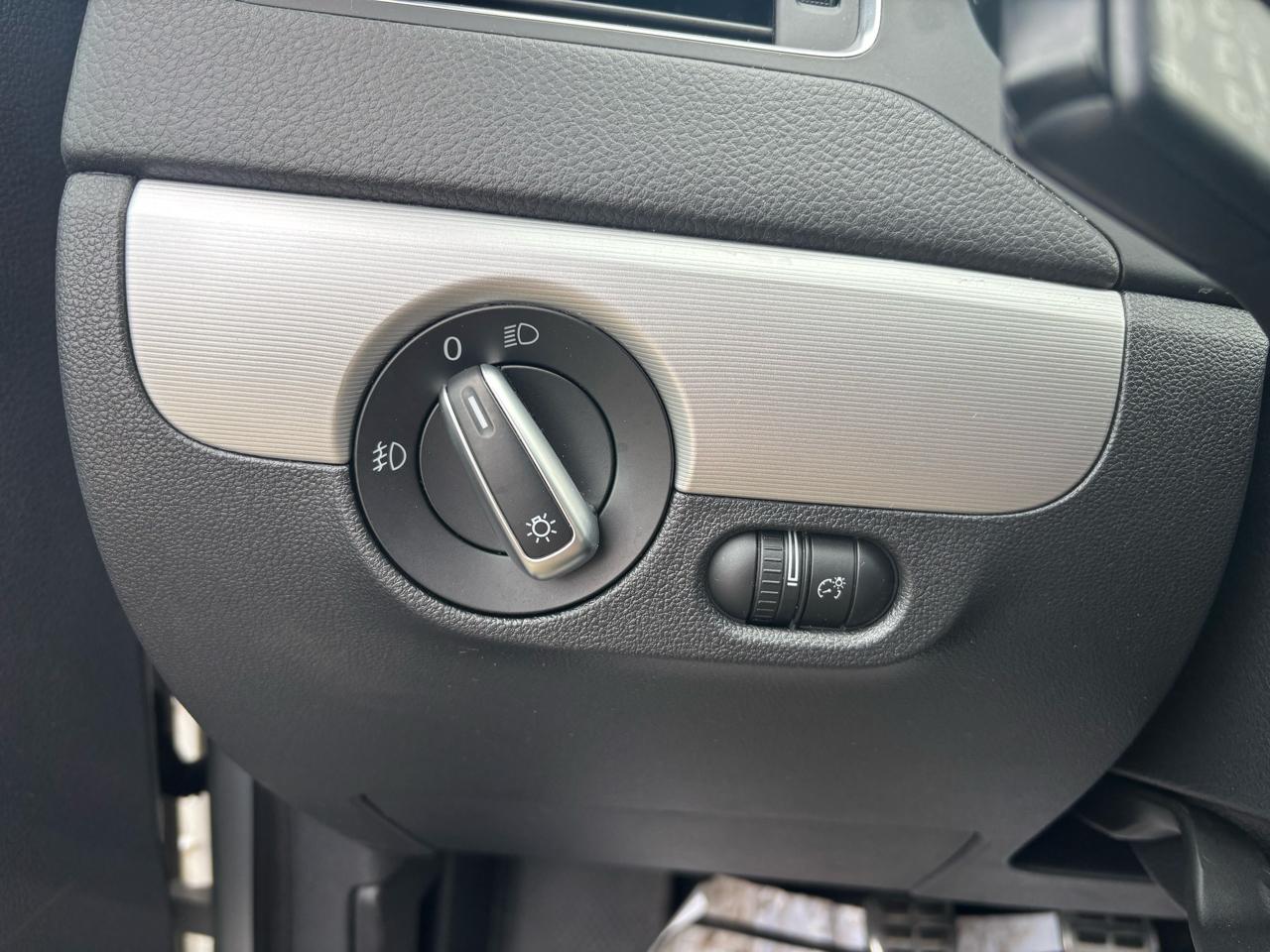 Volkswagen GLI 4dr Sdn Man Autobahn w/Nav PZEV *Ltd Avail* 2013