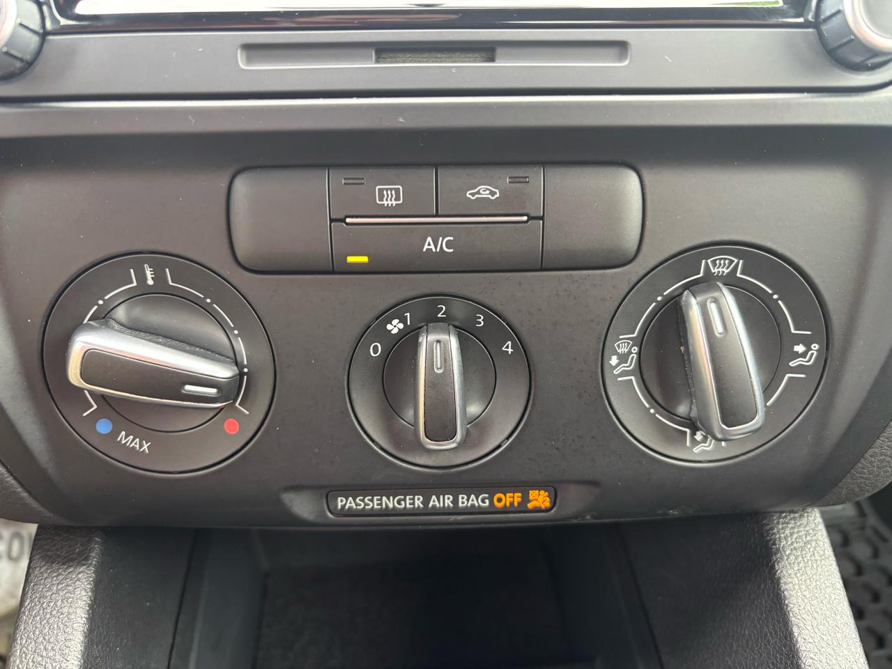 Volkswagen GLI 4dr Sdn Man Autobahn w/Nav PZEV *Ltd Avail* 2013