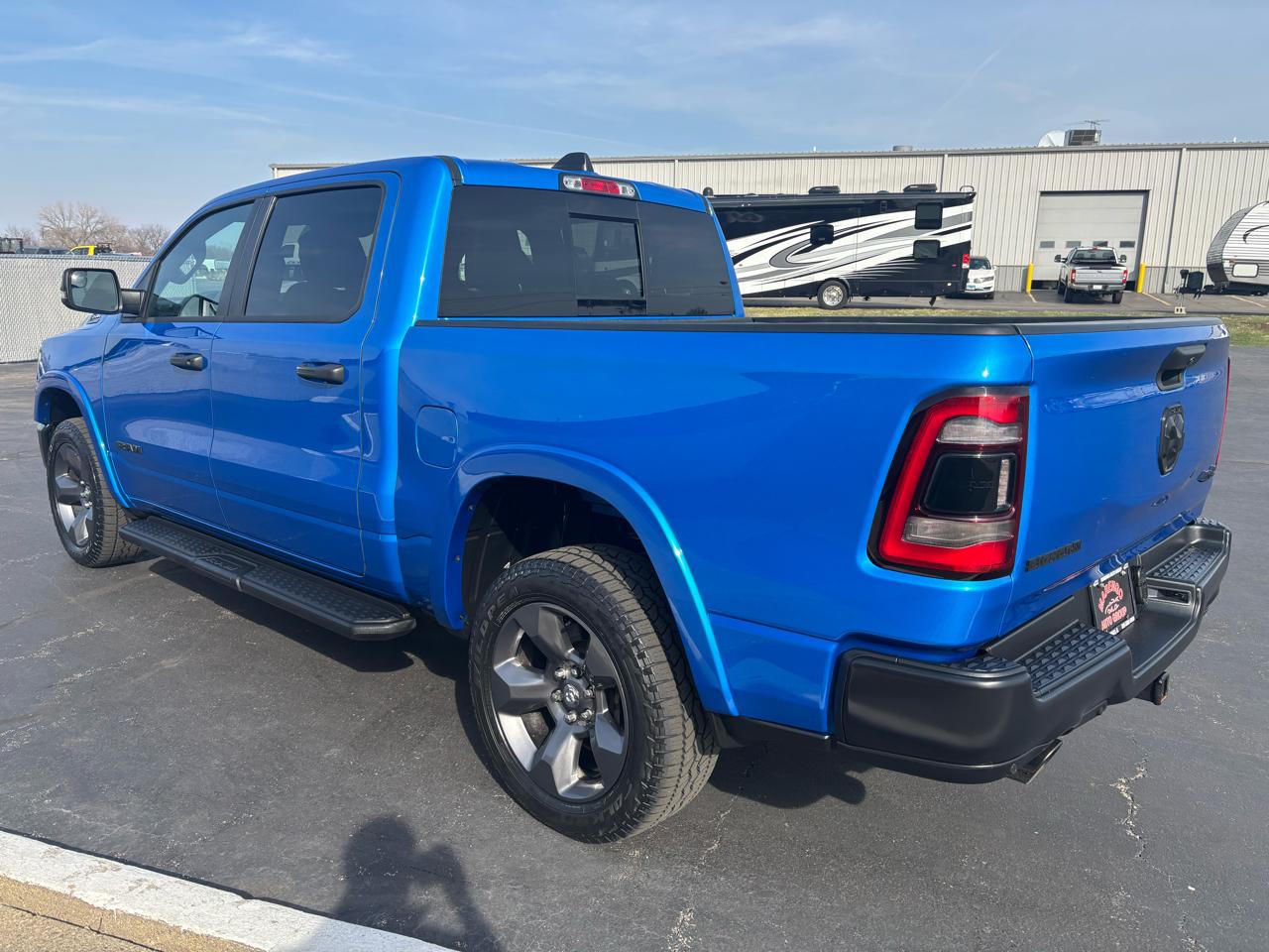 RAM 1500 Big Horn 4x4 Crew Cab 5'7" Box 2023