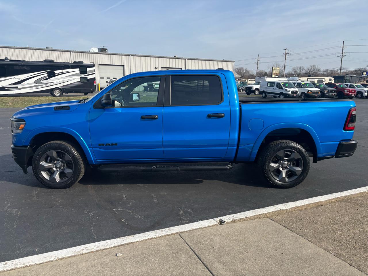 RAM 1500 Big Horn 4x4 Crew Cab 5'7" Box 2023