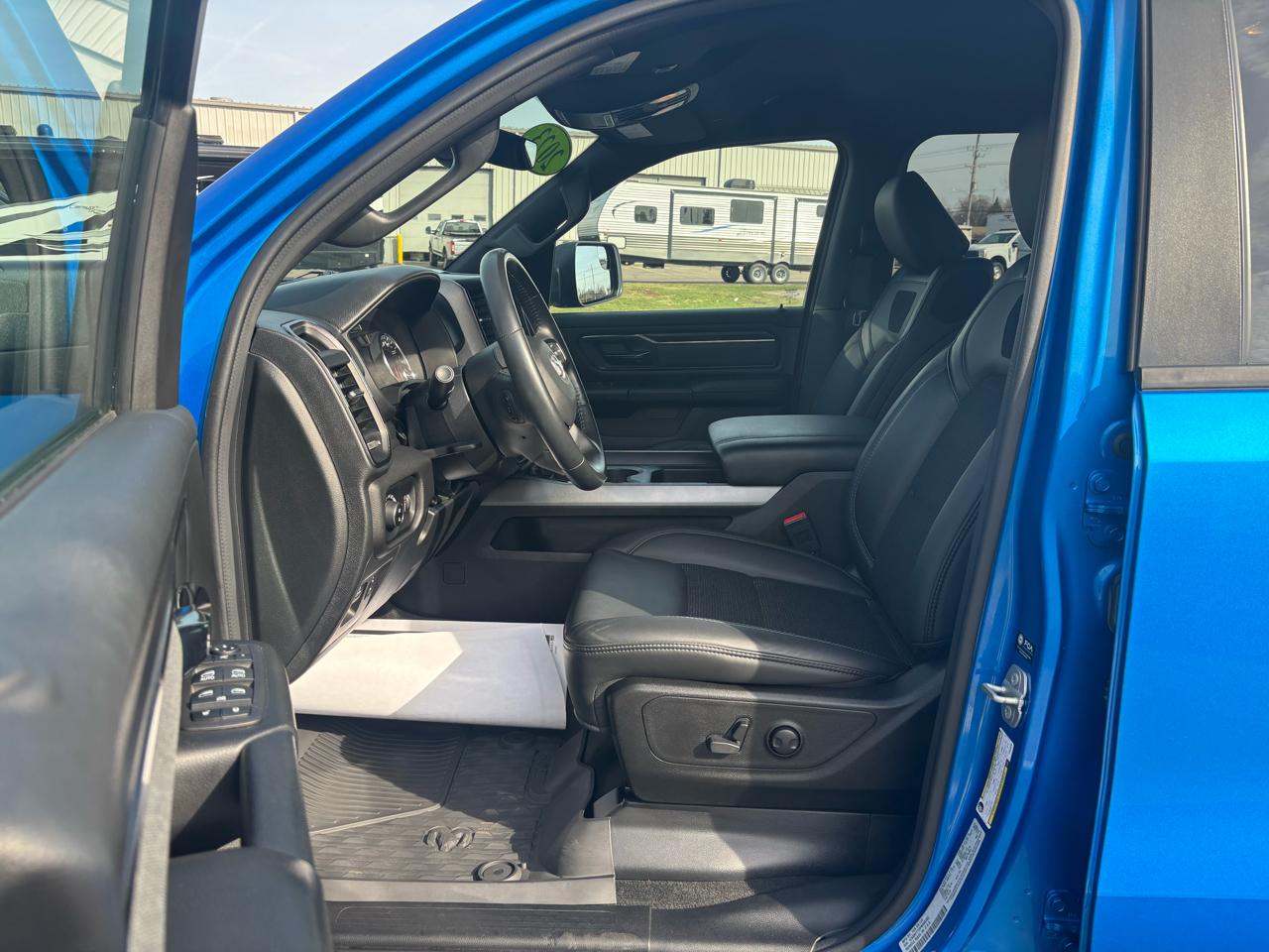 RAM 1500 Big Horn 4x4 Crew Cab 5'7" Box 2023