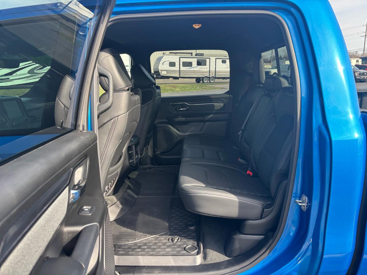 RAM 1500 Big Horn 4x4 Crew Cab 5'7" Box 2023