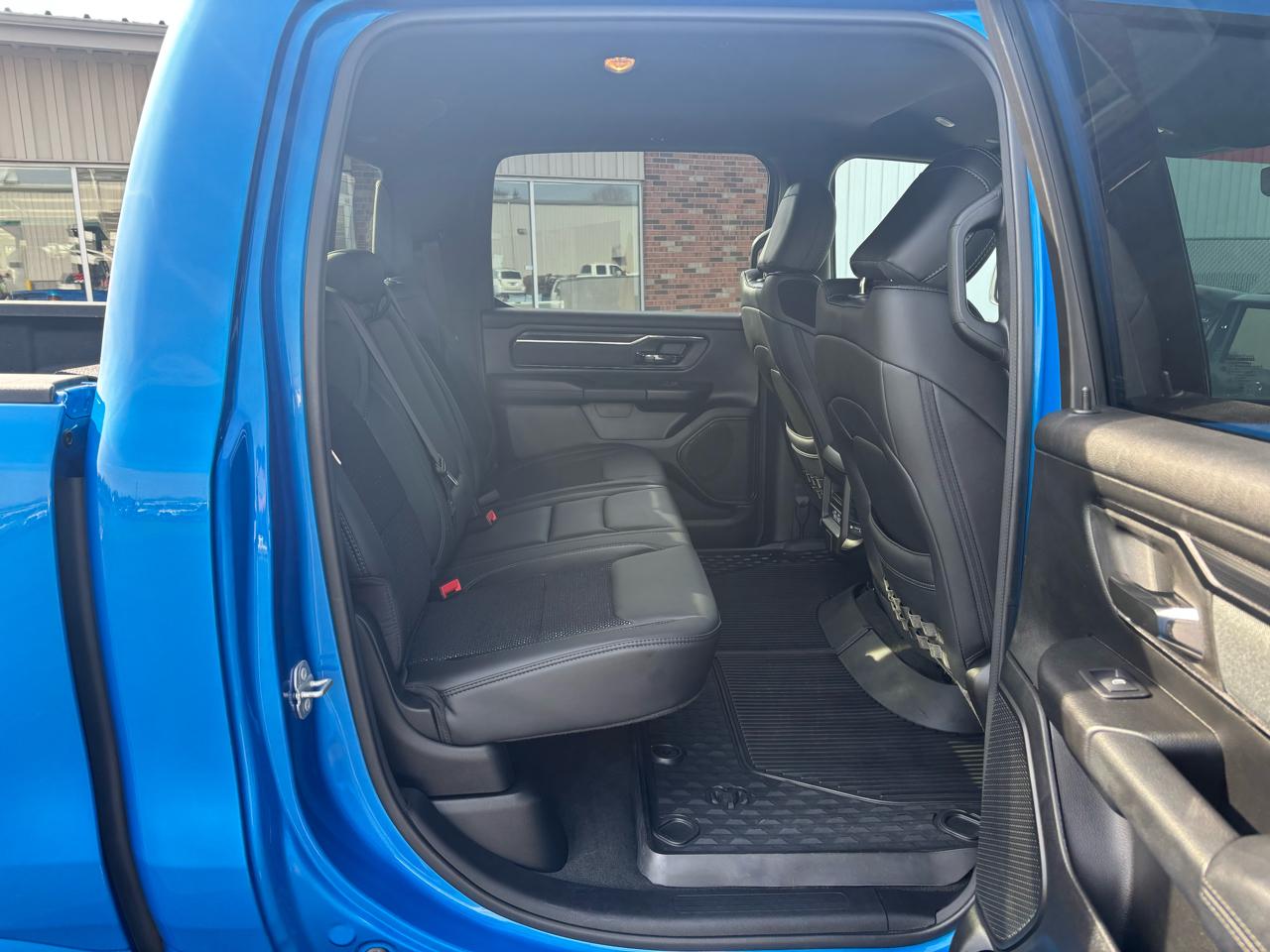 RAM 1500 Big Horn 4x4 Crew Cab 5'7" Box 2023