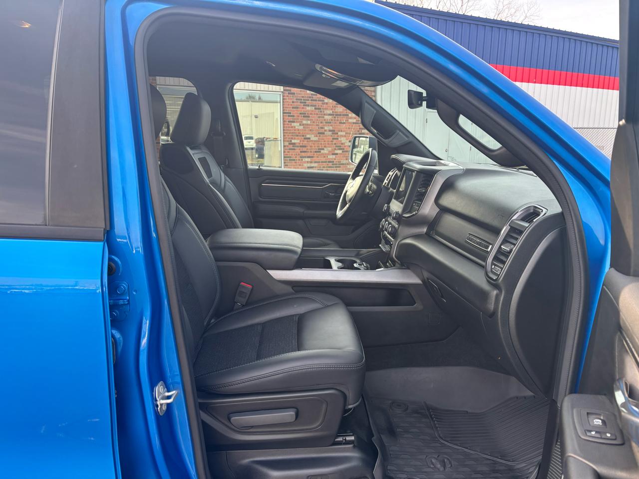 RAM 1500 Big Horn 4x4 Crew Cab 5'7" Box 2023