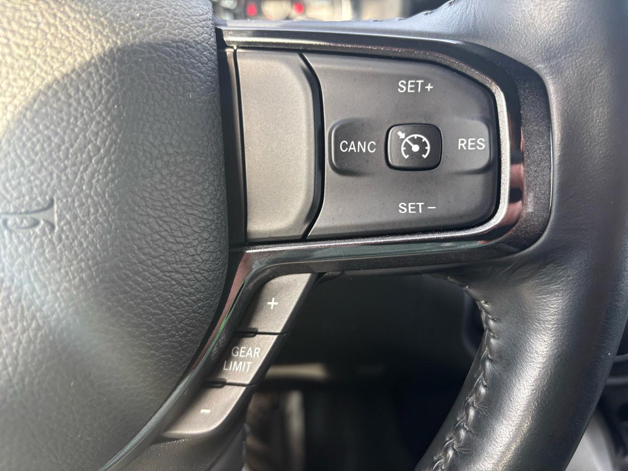 RAM 1500 Big Horn 4x4 Crew Cab 5'7" Box 2023