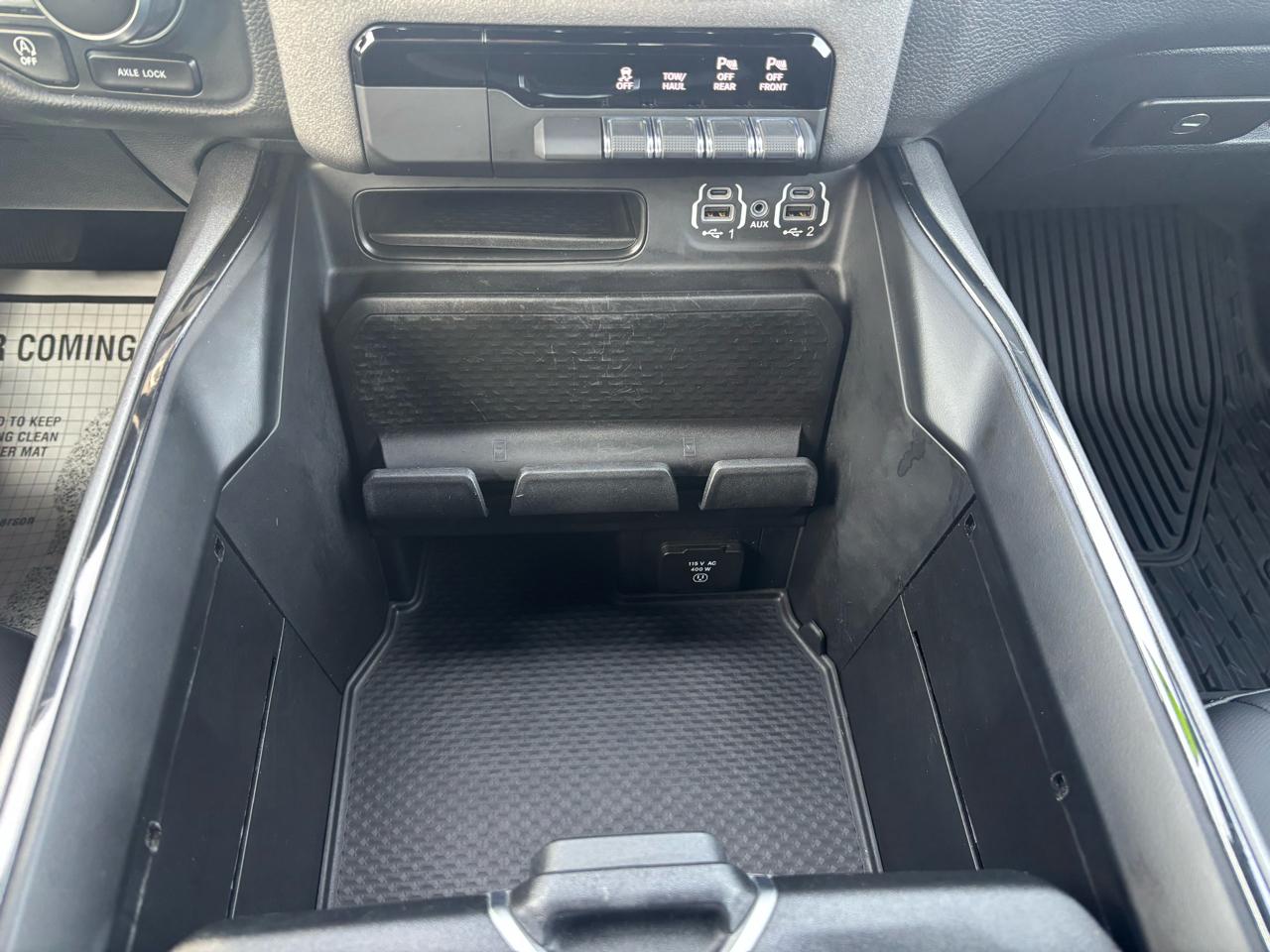 RAM 1500 Big Horn 4x4 Crew Cab 5'7" Box 2023