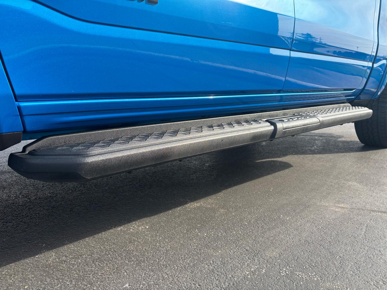 RAM 1500 Big Horn 4x4 Crew Cab 5'7" Box 2023