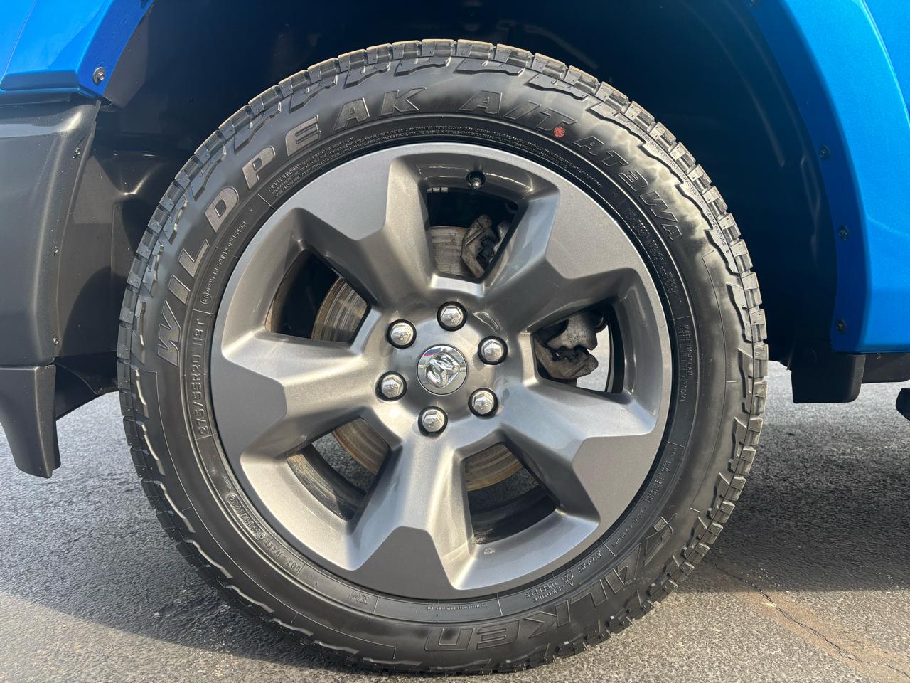 RAM 1500 Big Horn 4x4 Crew Cab 5'7" Box 2023