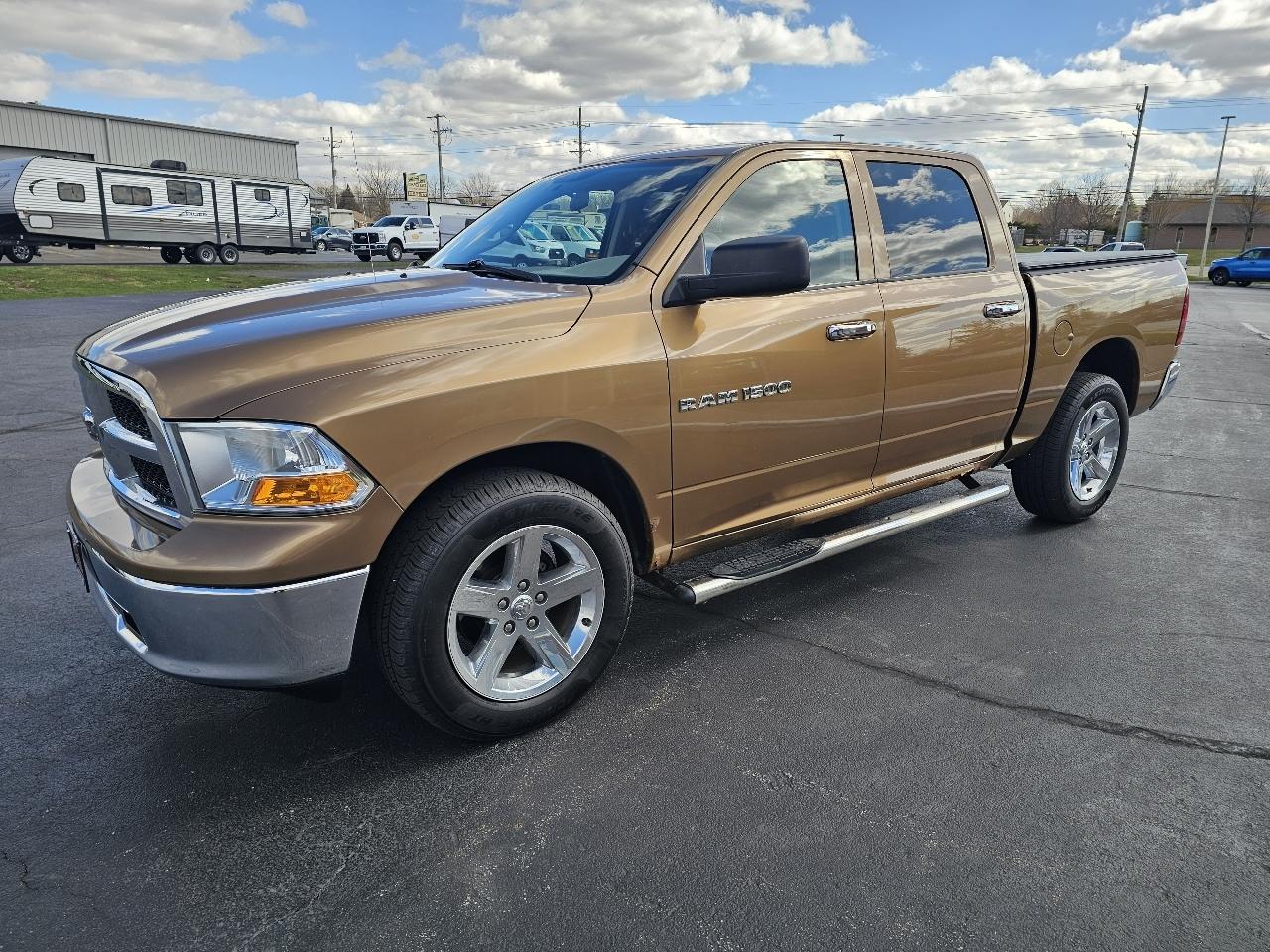 RAM 1500 4WD Crew Cab 140.5" SLT 2011