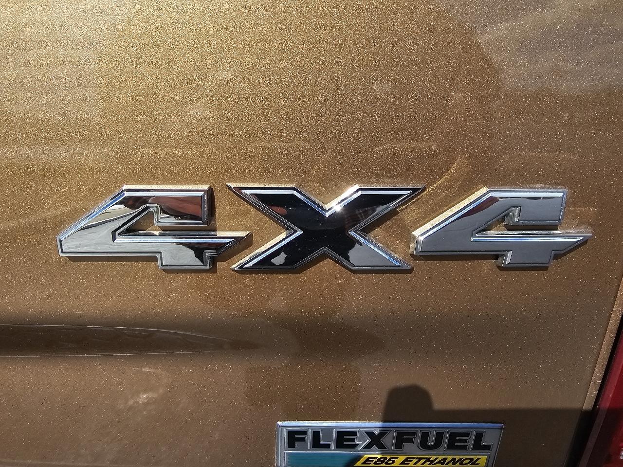 RAM 1500 4WD Crew Cab 140.5" SLT 2011