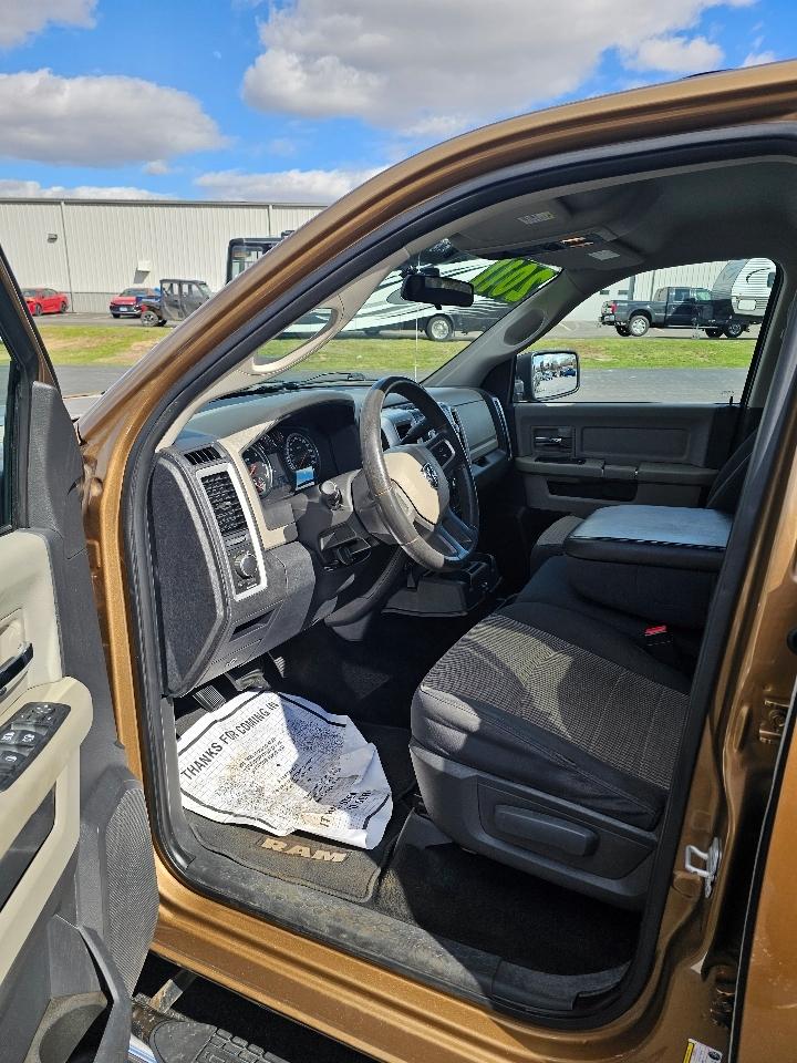 RAM 1500 4WD Crew Cab 140.5" SLT 2011