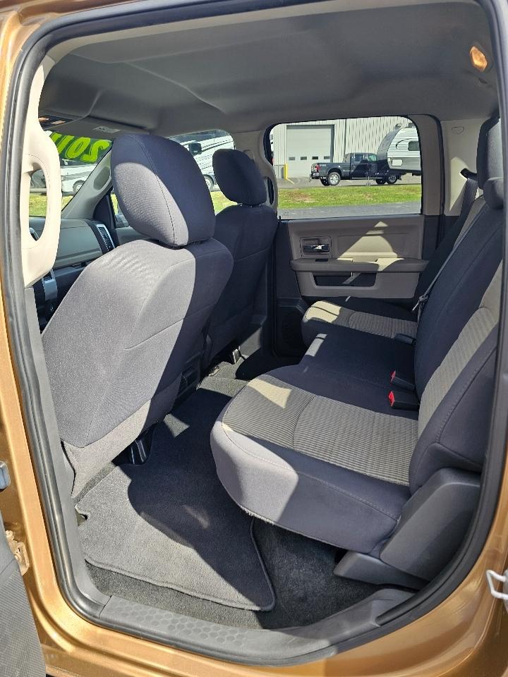 RAM 1500 4WD Crew Cab 140.5" SLT 2011