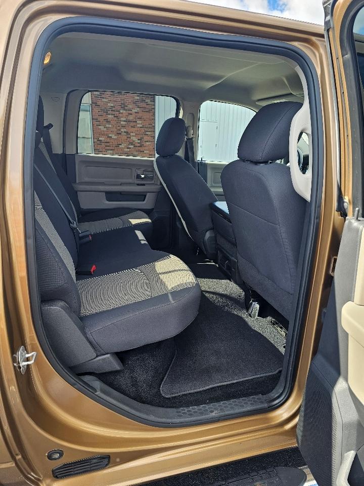 RAM 1500 4WD Crew Cab 140.5" SLT 2011