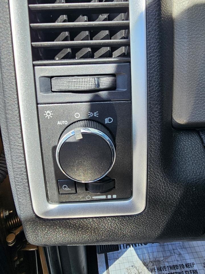 RAM 1500 4WD Crew Cab 140.5" SLT 2011