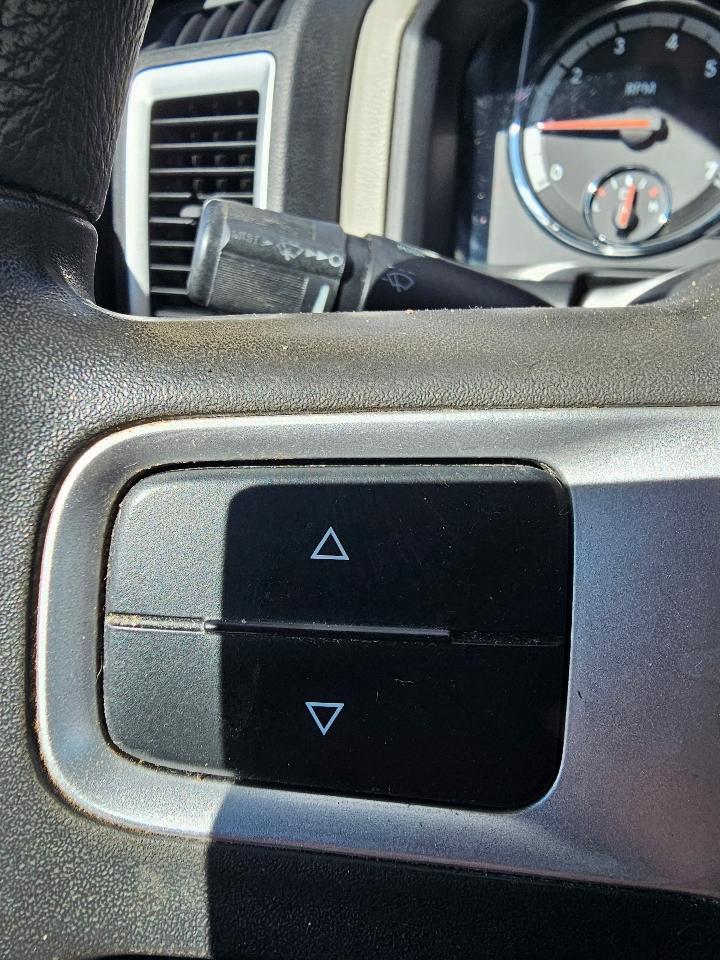 RAM 1500 4WD Crew Cab 140.5" SLT 2011