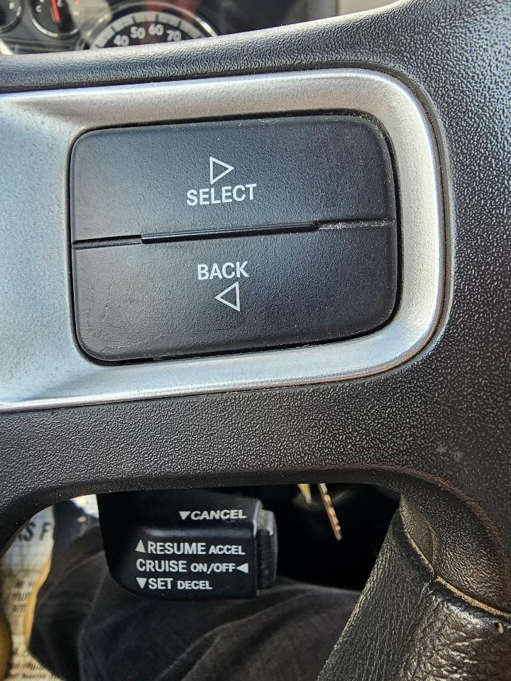 RAM 1500 4WD Crew Cab 140.5" SLT 2011