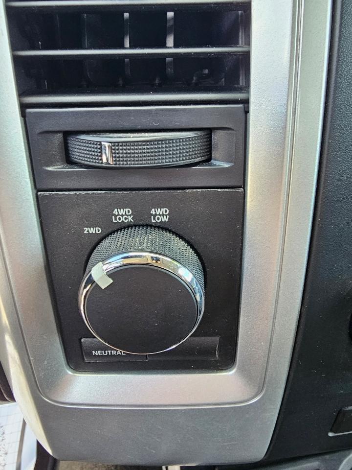 RAM 1500 4WD Crew Cab 140.5" SLT 2011