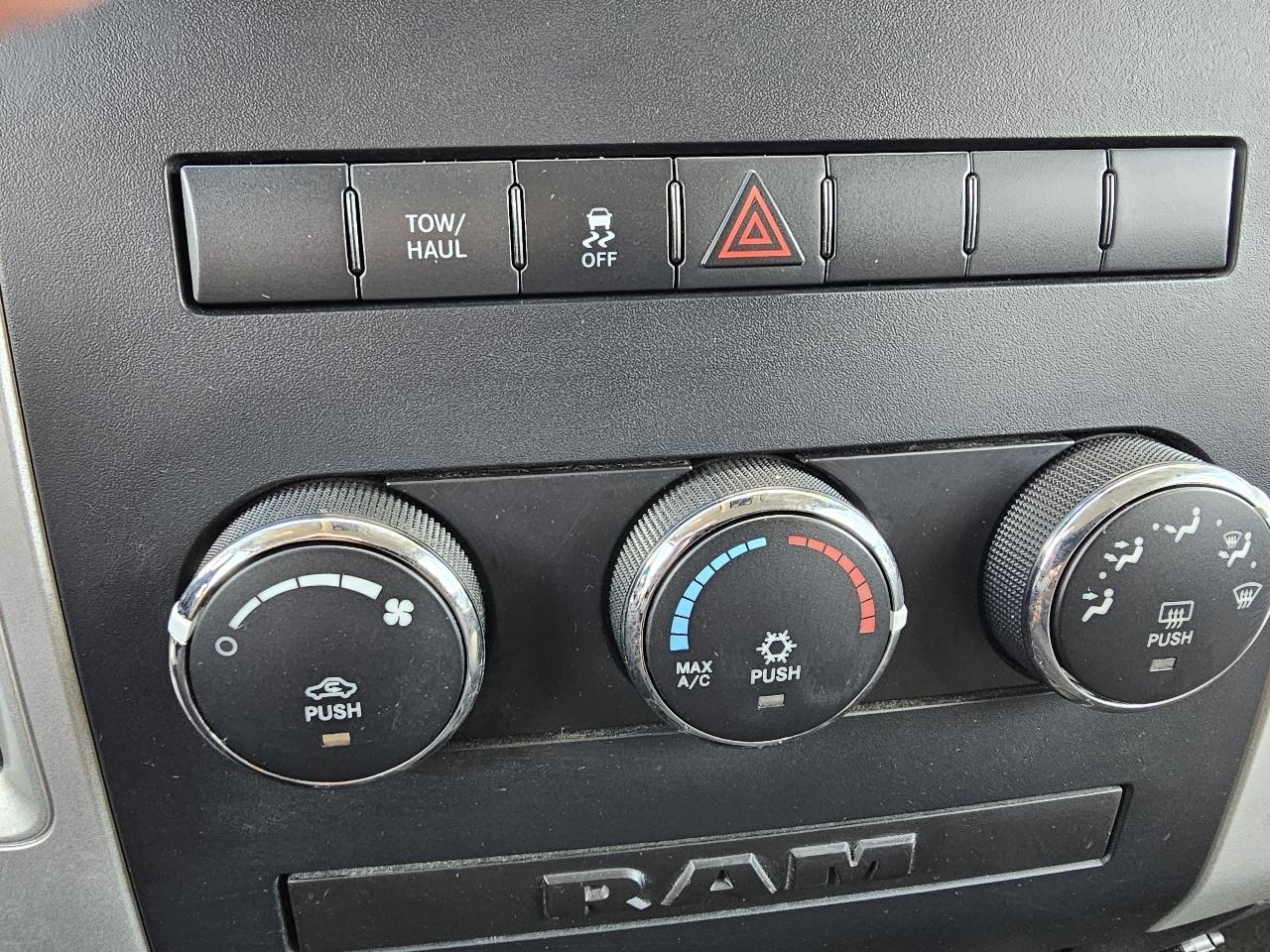 RAM 1500 4WD Crew Cab 140.5" SLT 2011